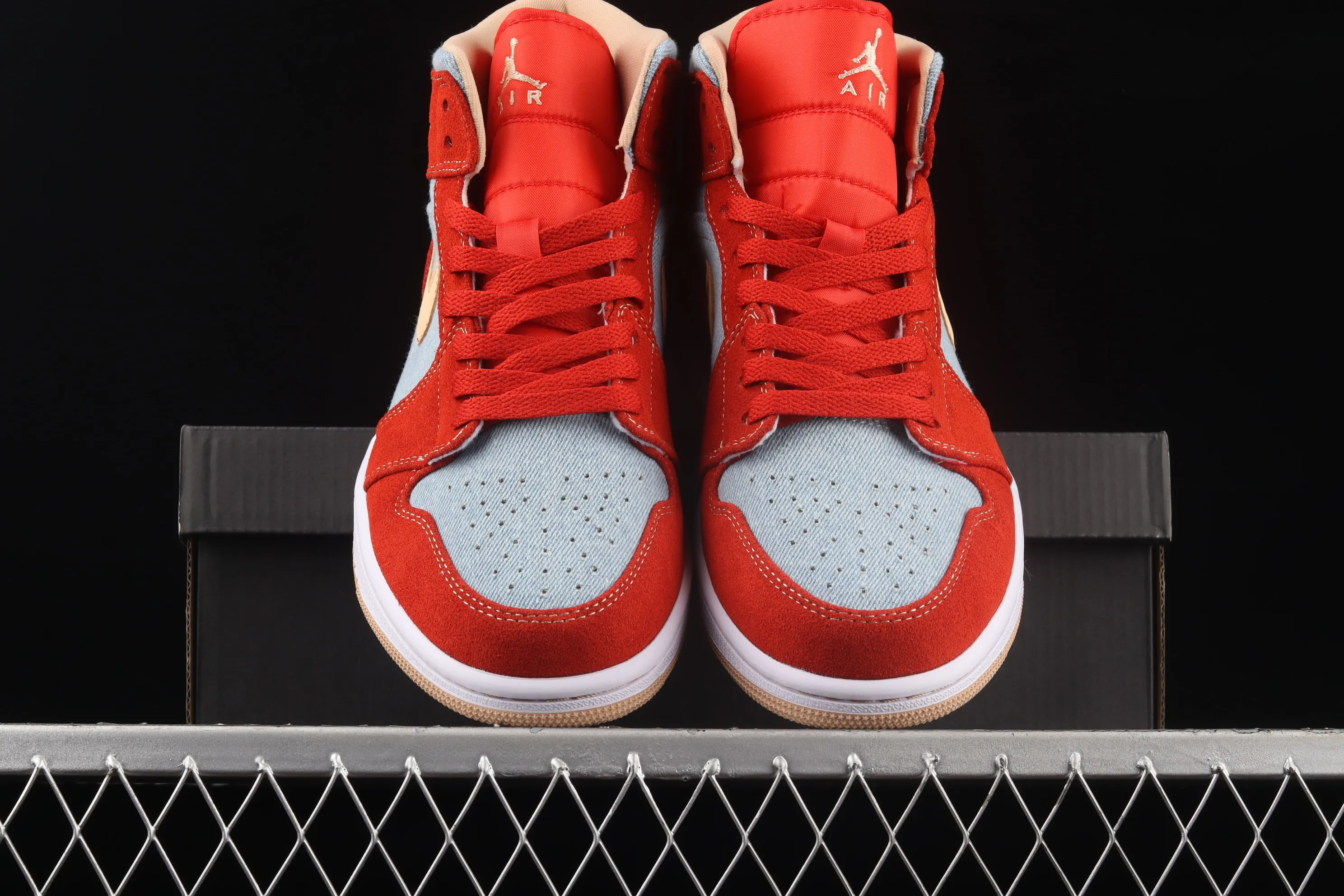All categories Air Jordan Jordan series basketball shoes Air Jordan 1 Mid Different versions Levi's x Air Jordan 1 Mid "Denim" AJ1 Joe 1 Levi's denim mid-top basketball shoes DM4352-600